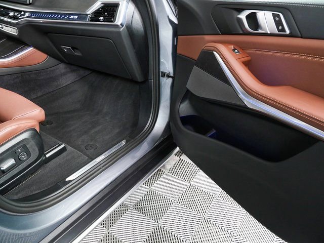 Used 2024 BMW X5 xDrive40i w/ Premium Package image 26