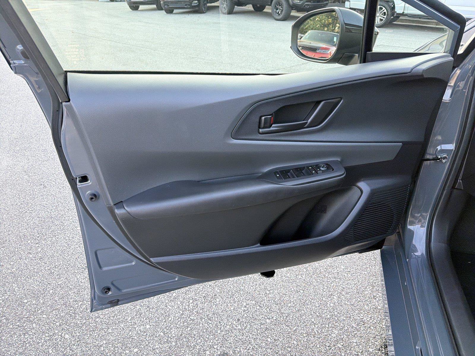 Used 2024 Toyota Prius LE FWD image 9