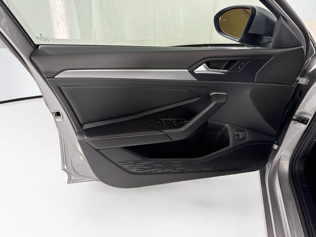 Used 2024 Volkswagen Jetta SE w/ Panoramic Sunroof Package FWD image 24