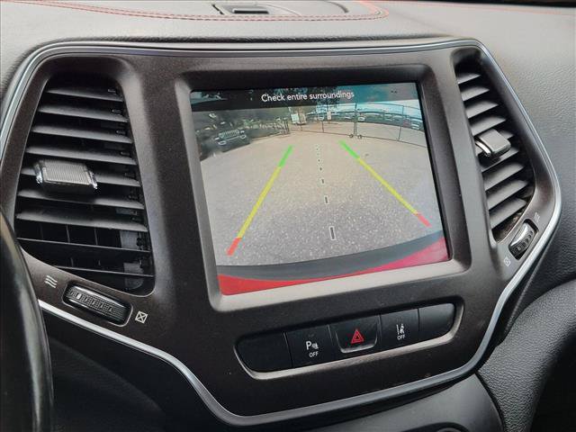 Used 2021 Jeep Cherokee Trailhawk AWD/4WD image 12