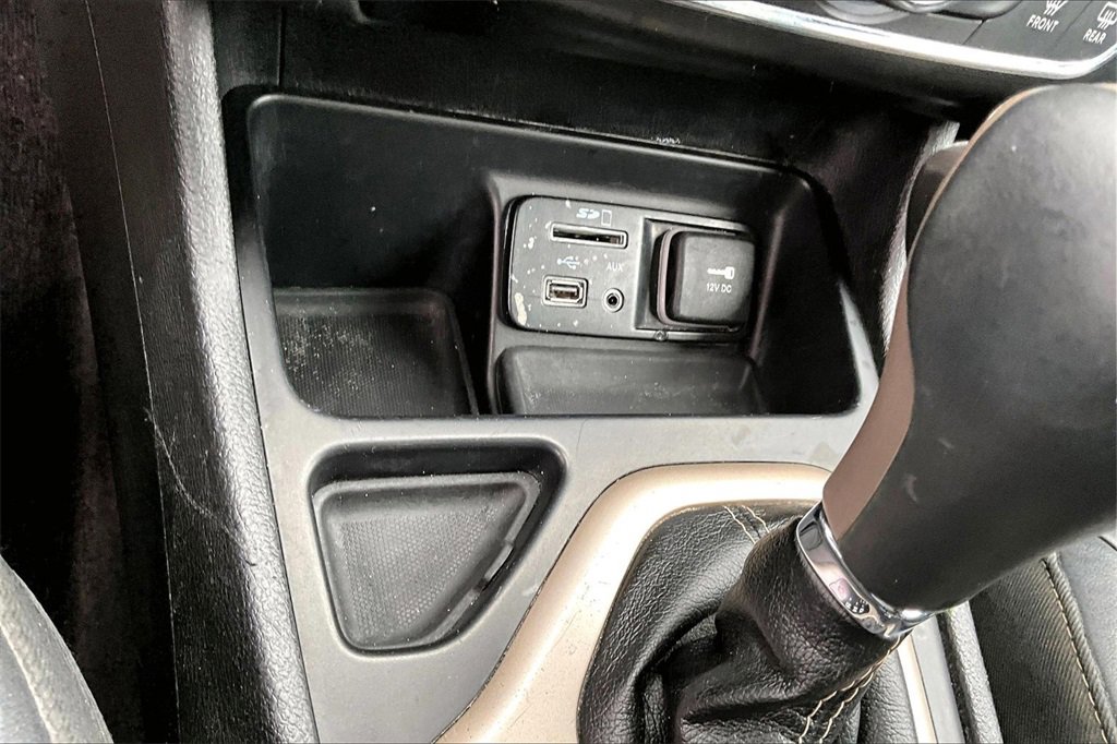 Used 2018 Jeep Cherokee Limited image 34