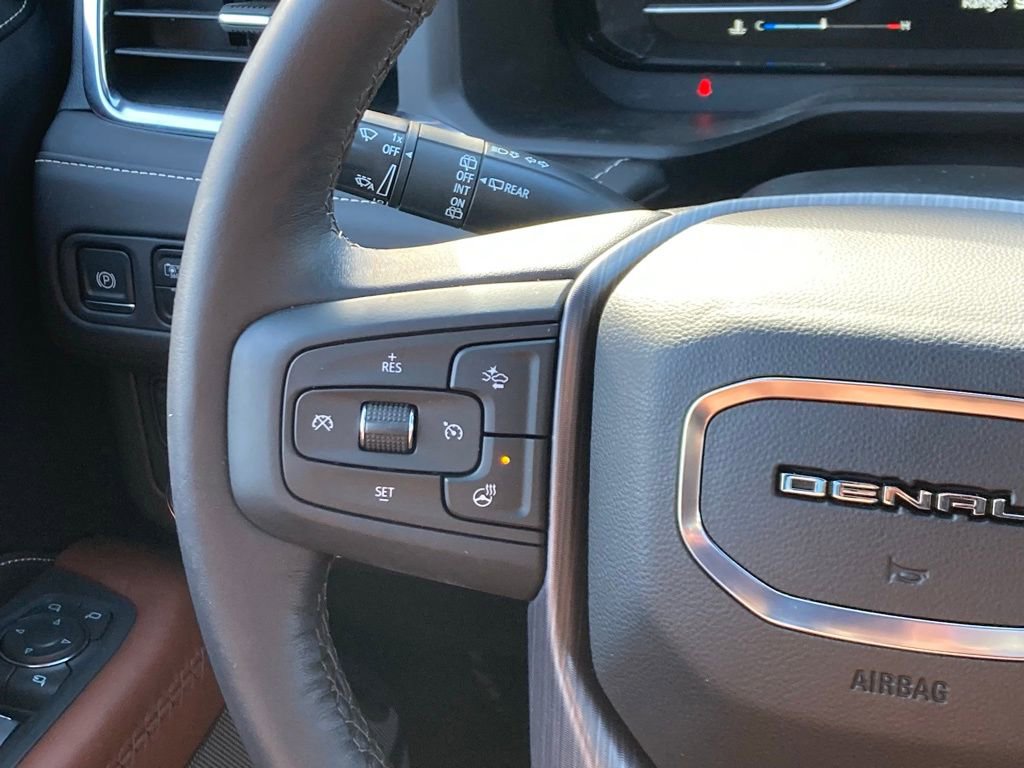 Used 2023 GMC Yukon Denali Ultimate AWD/4WD image 9
