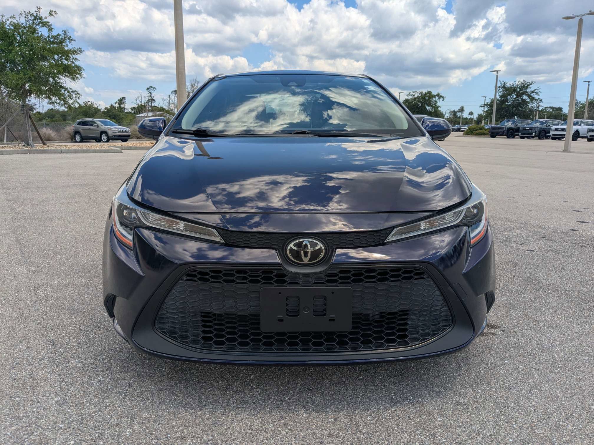 Used 2021 Toyota Corolla LE FWD image 3
