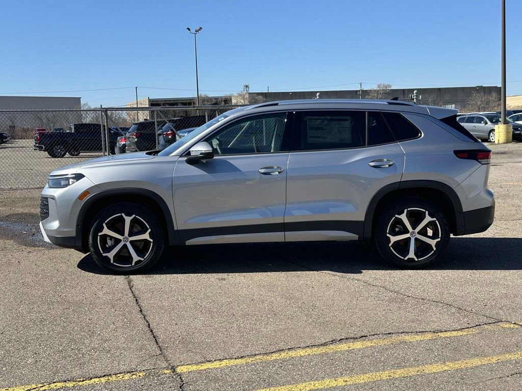 New 2026 Volkswagen Tiguan SE image 2