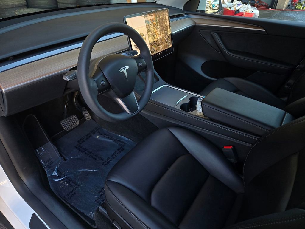 Used 2023 Tesla Model Y Long Range image 9