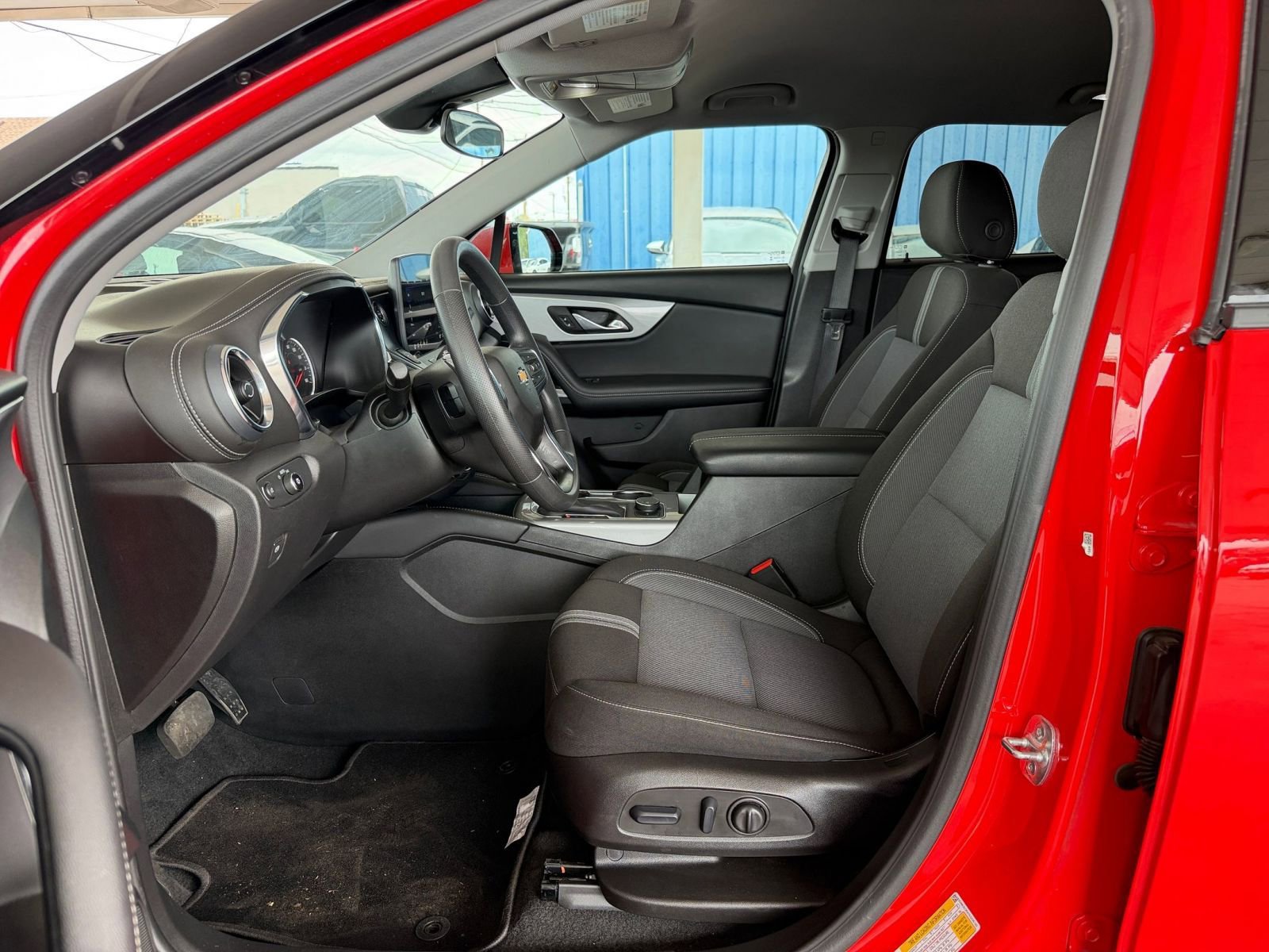 Used 2025 Chevrolet Blazer LT image 28