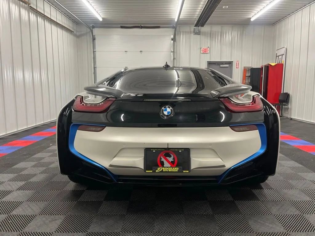 Used 2016 BMW i8 image 4