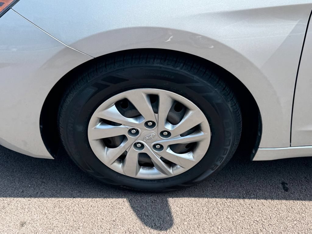 Used 2019 Hyundai Elantra SE FWD image 15