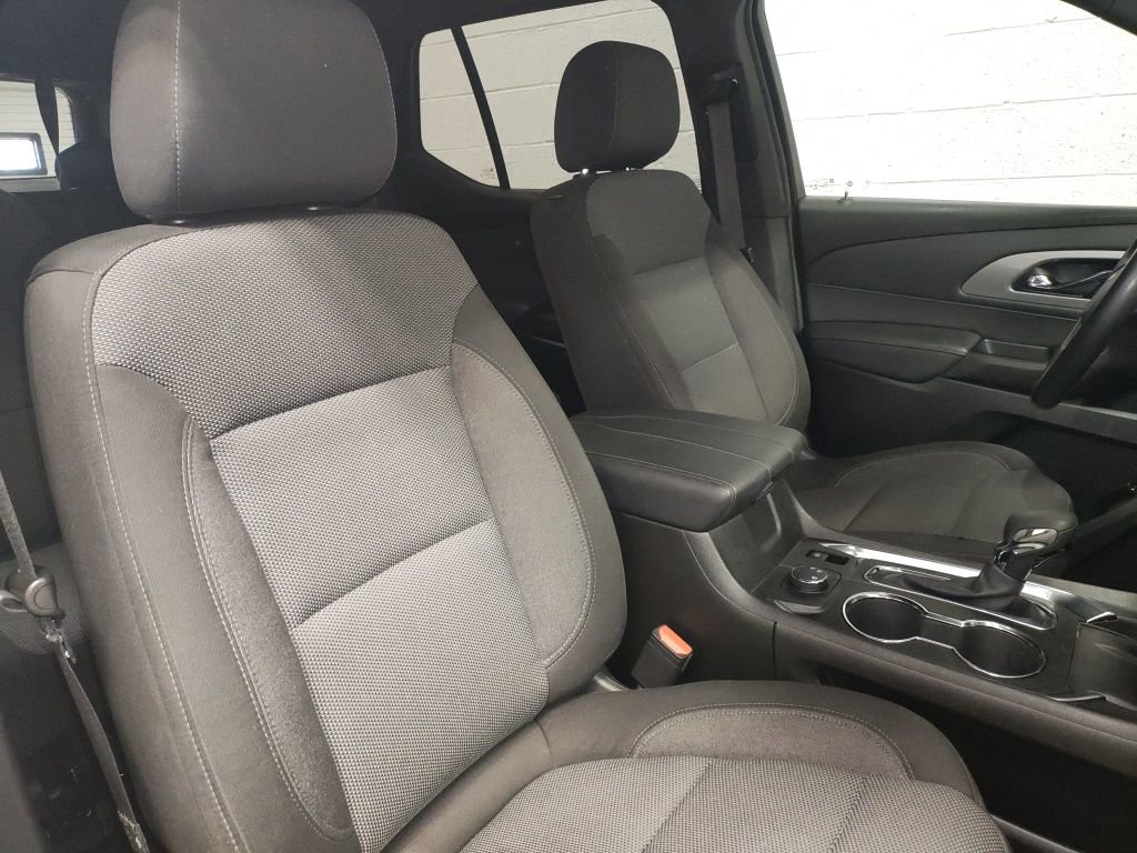 Used 2023 Chevrolet Traverse LT image 9