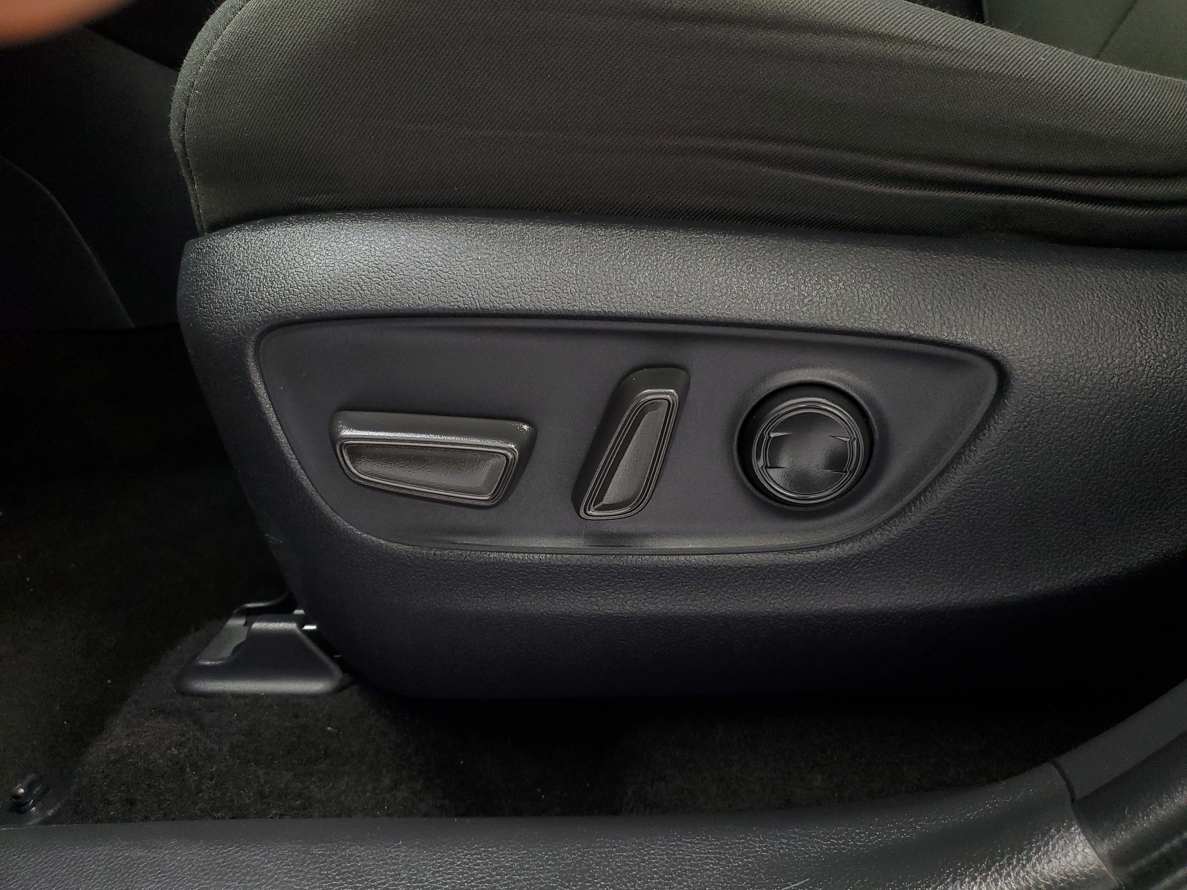Used 2025 Toyota RAV4 XLE FWD image 19