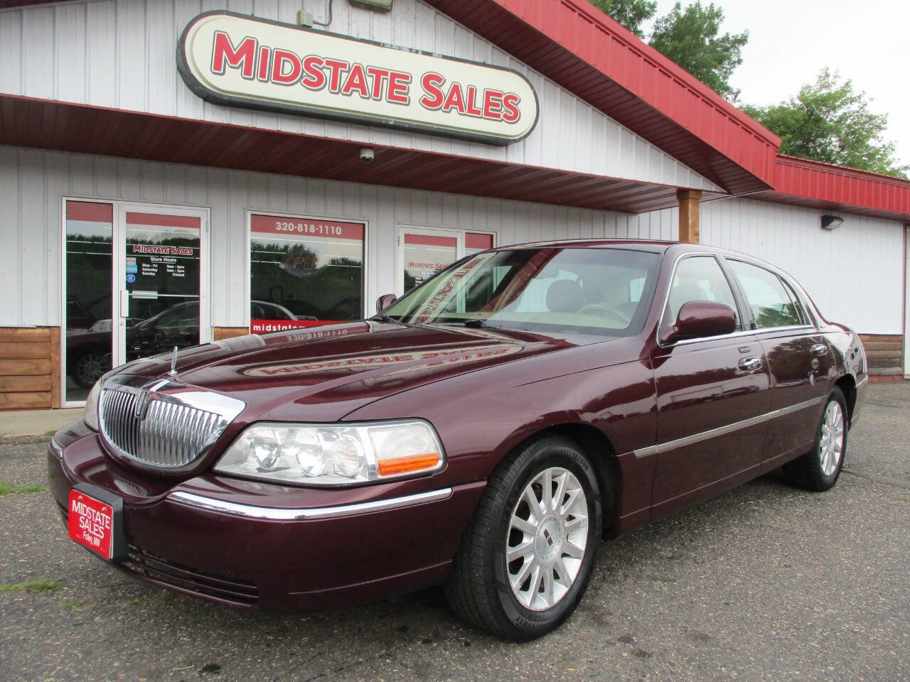 Used 2006 Lincoln Town Car Signature image 2