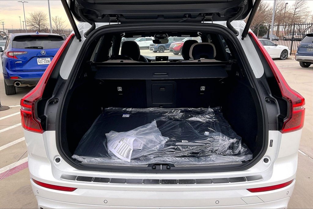 New 2026 Volvo XC60 B5 Plus w/ Protection Package Premier AWD/4WD image 40