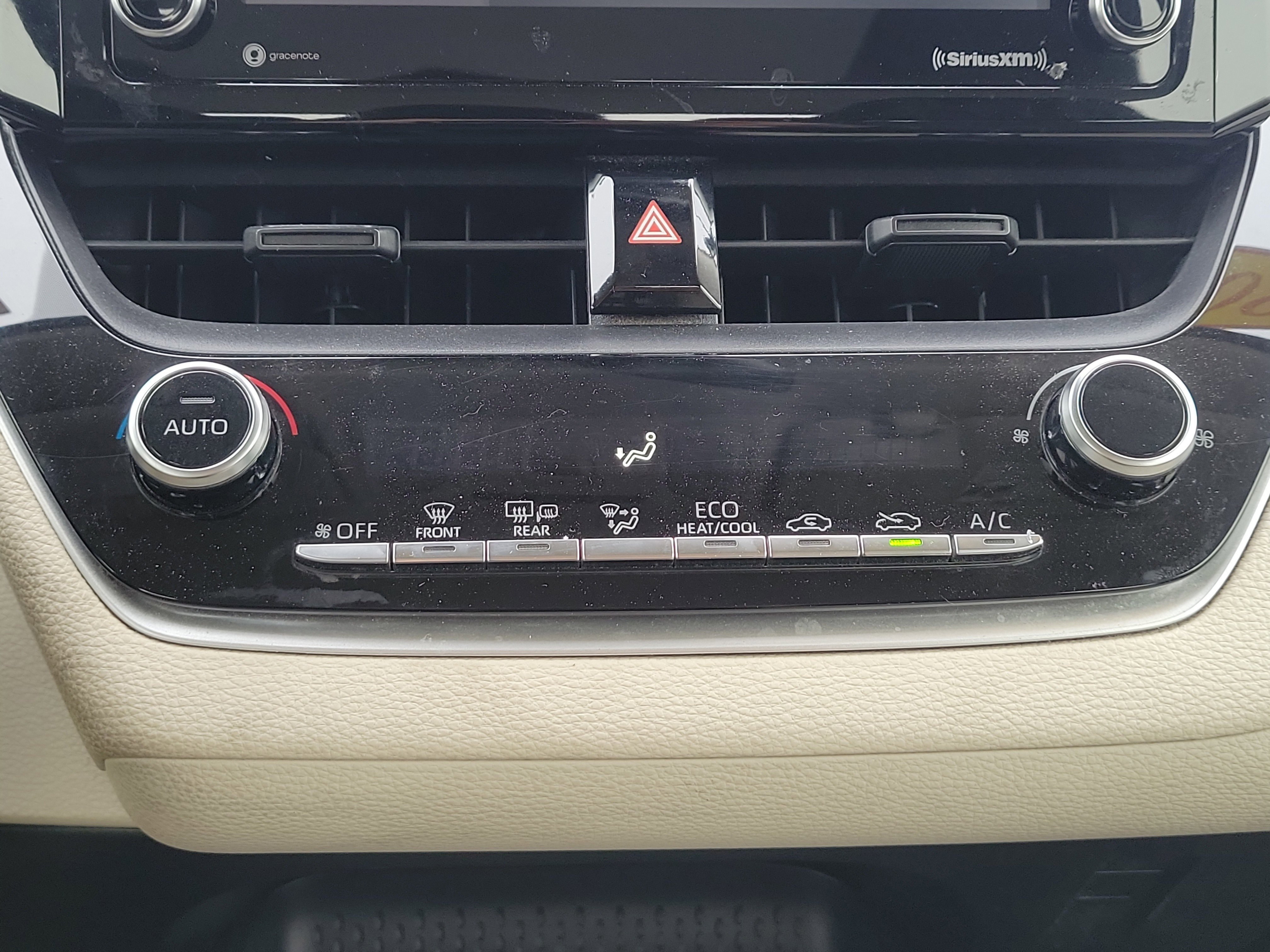 Used 2021 Toyota Corolla LE image 27