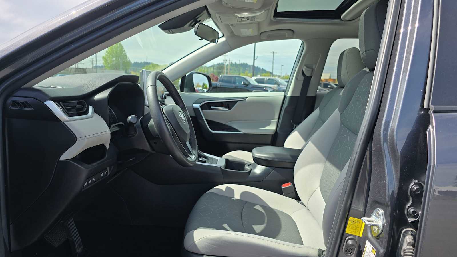 Used 2022 Toyota RAV4 XLE w/ Convenience Package AWD/4WD image 21