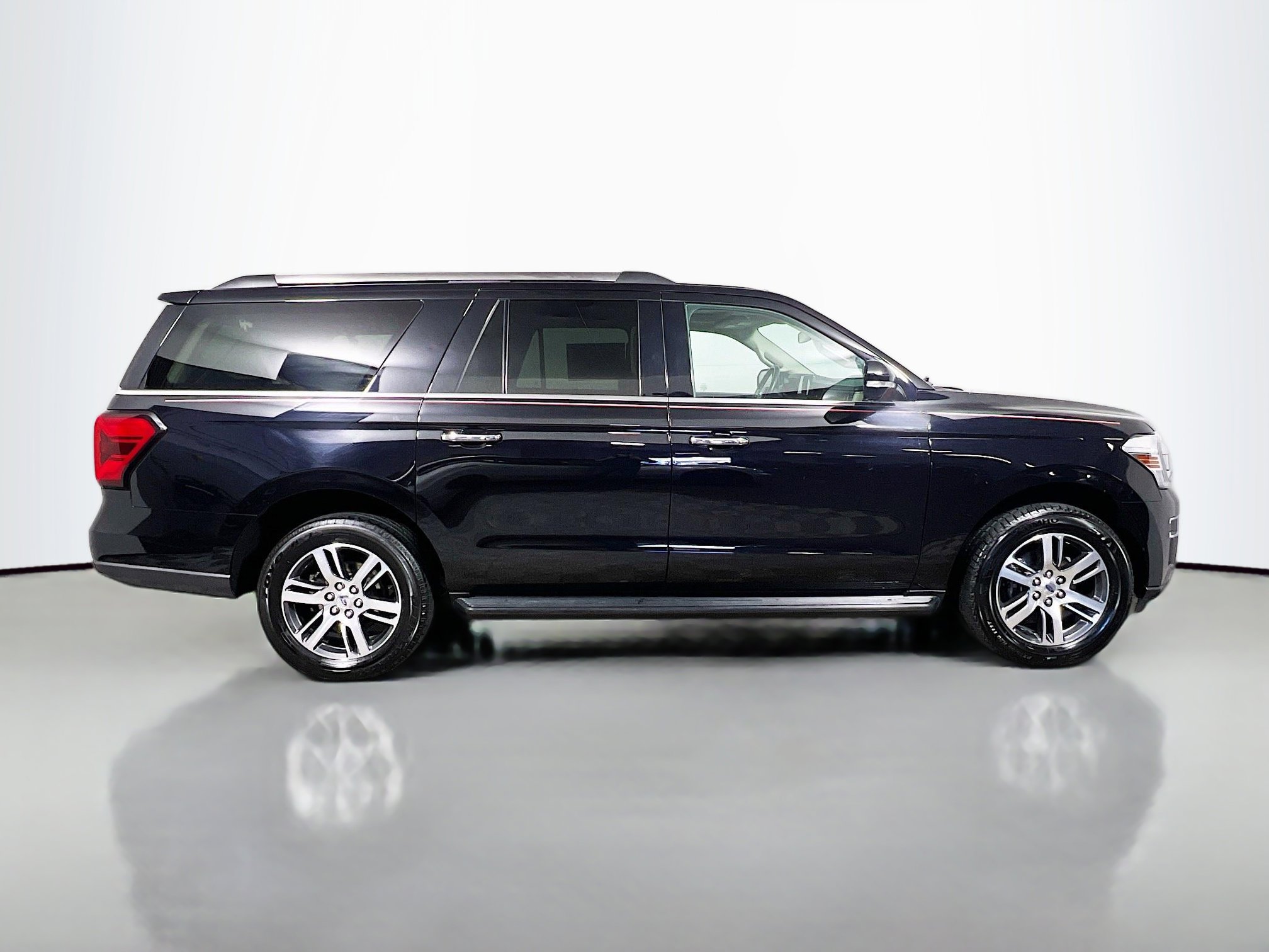 Used 2024 Ford Expedition Max Limited image 3