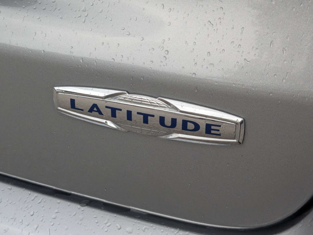 Used 2022 Jeep Compass Latitude AWD/4WD image 11
