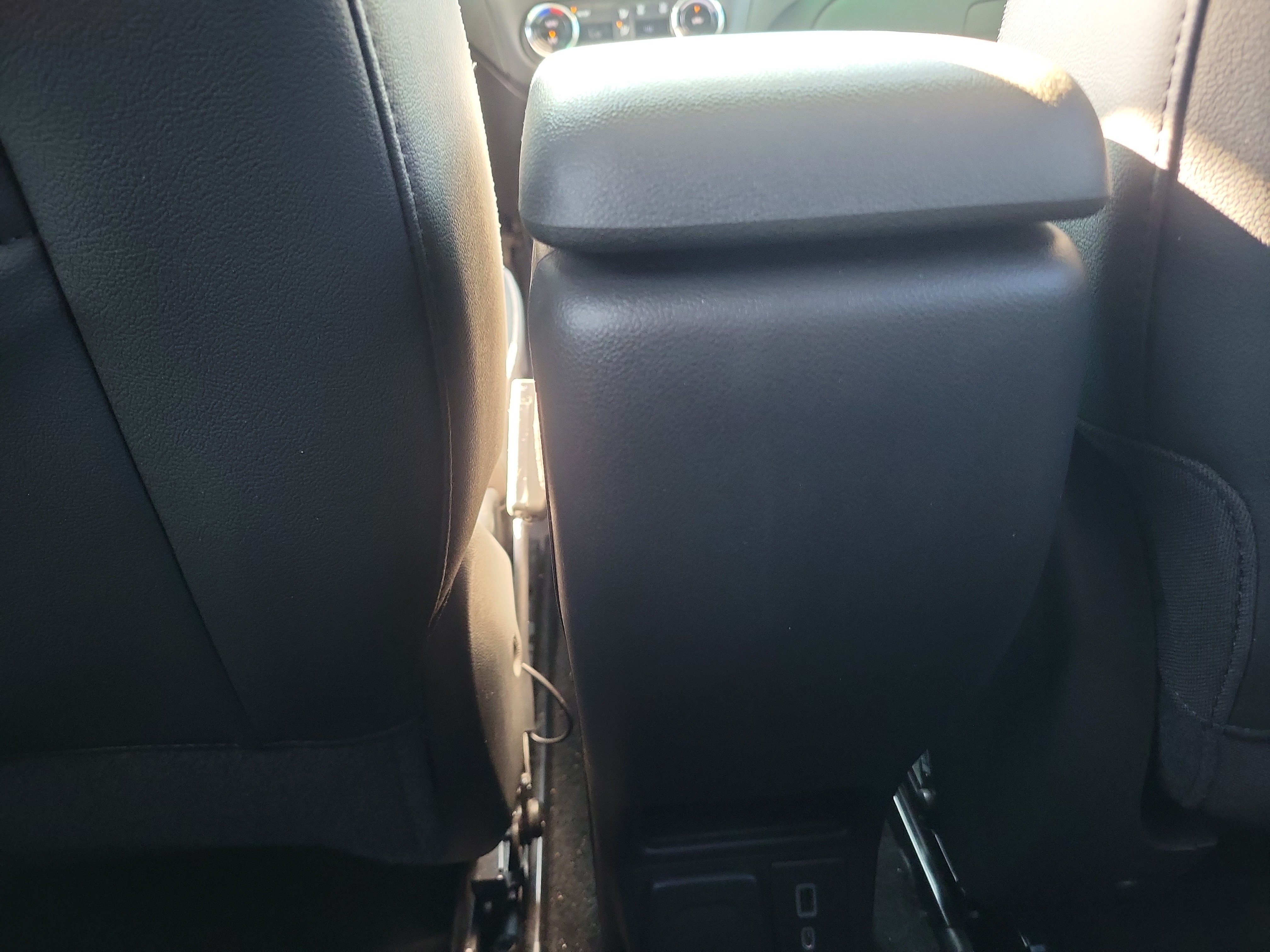 Used 2021 Chevrolet TrailBlazer LT w/ Premium Seating Package FWD image 14