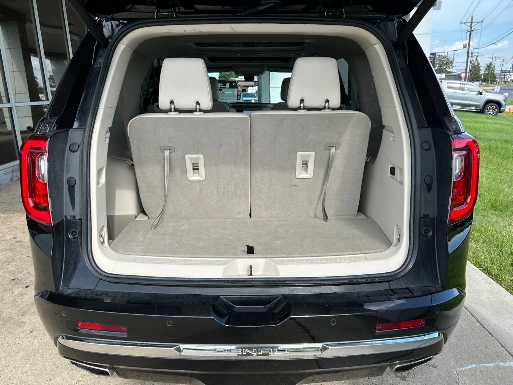 Used 2022 GMC Acadia Denali w/ Denali Ultimate Package FWD image 12