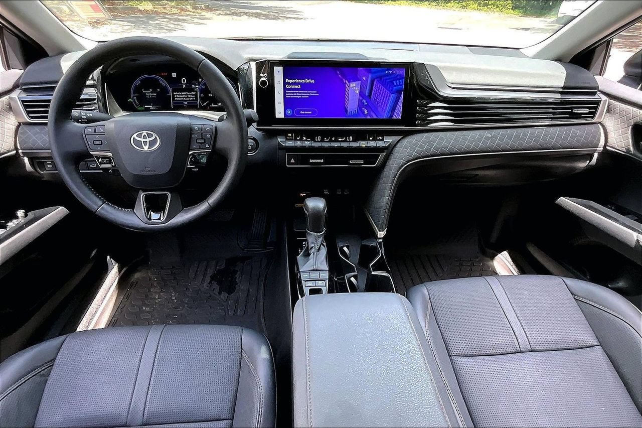 Used 2025 Toyota Camry XLE FWD image 7