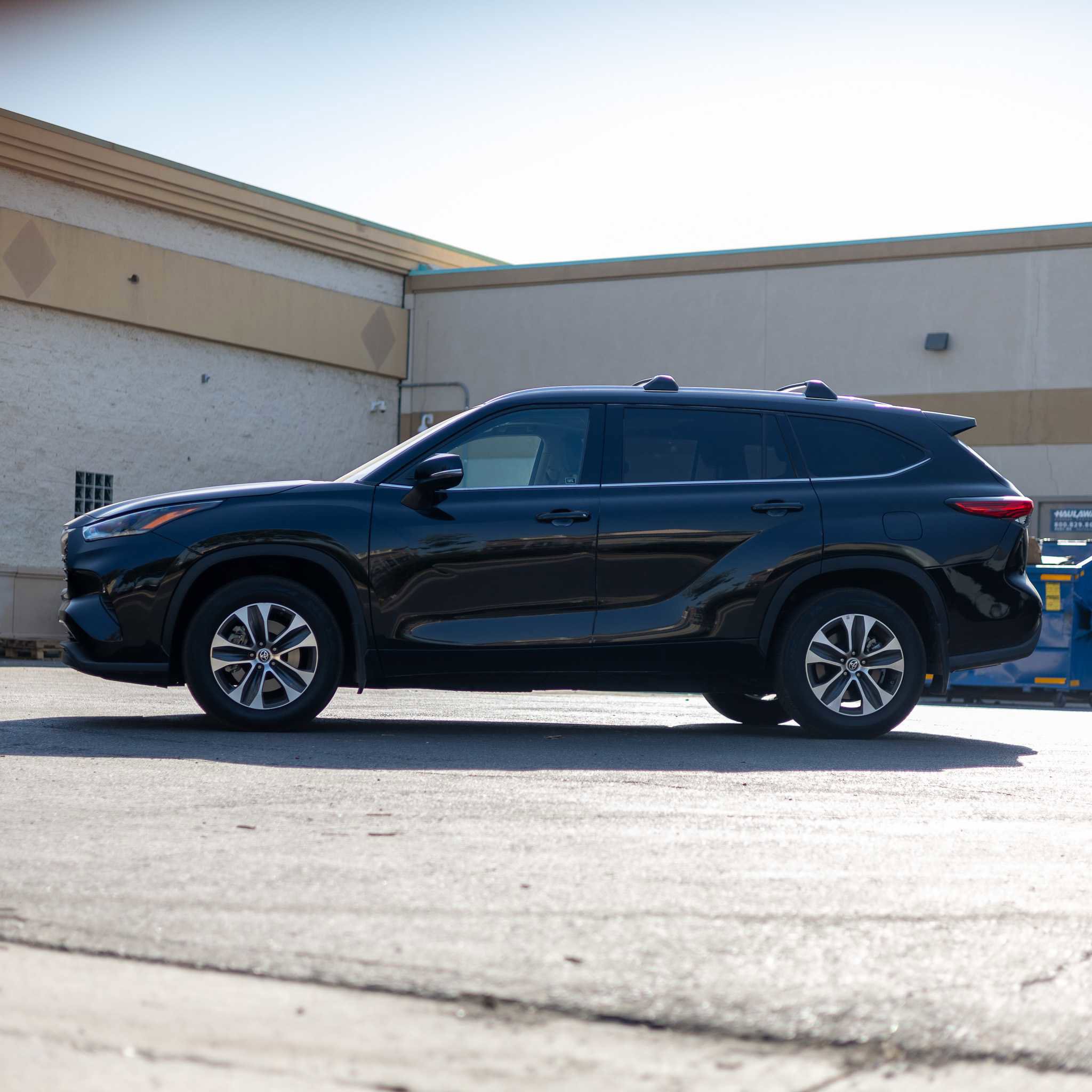 Used 2021 Toyota Highlander XLE image 4