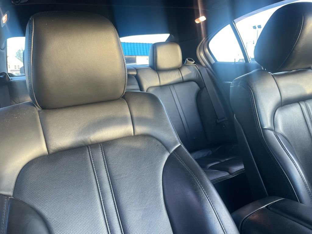 Used 2014 Lincoln MKS image 28