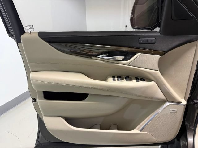 Used 2020 Cadillac Escalade Premium Luxury w/ LPO, Radiant Package AWD/4WD image 11