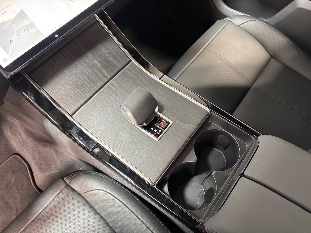 New 2026 Land Rover Range Rover Velar Dynamic SE image 14