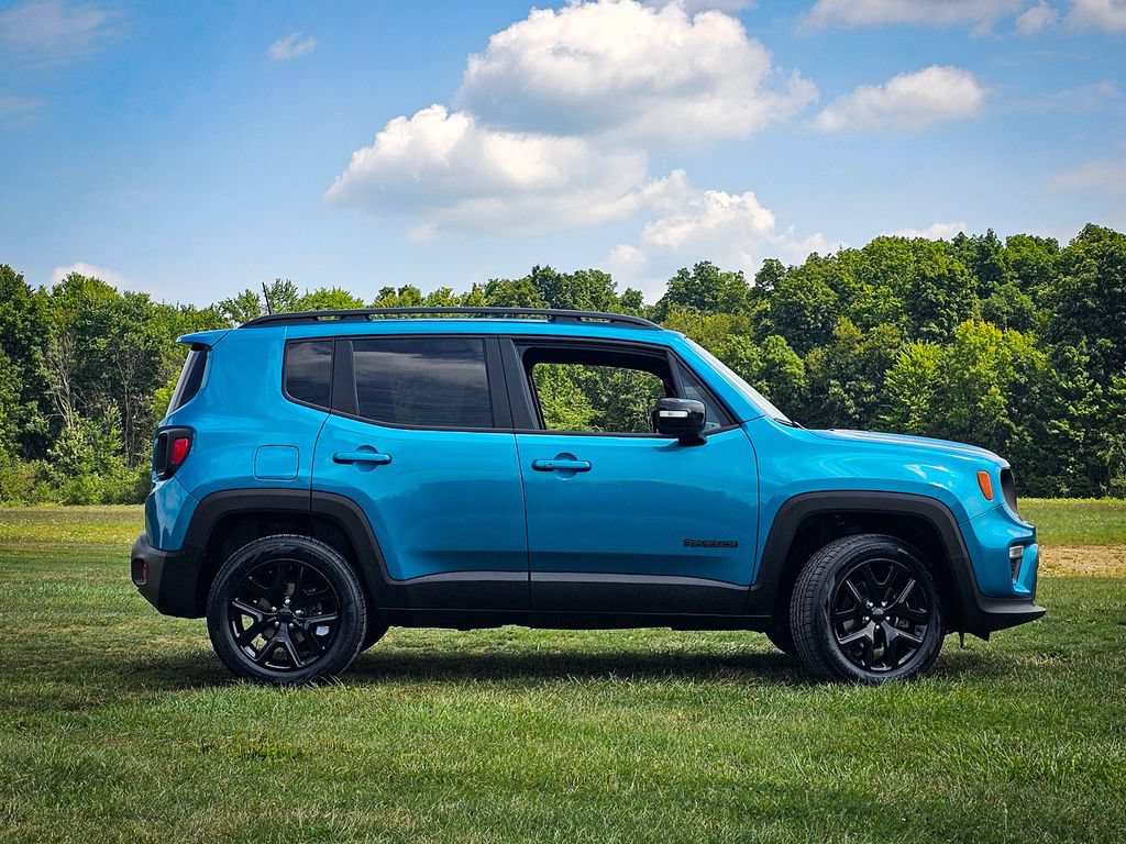 Used 2022 Jeep Renegade Altitude AWD/4WD image 2
