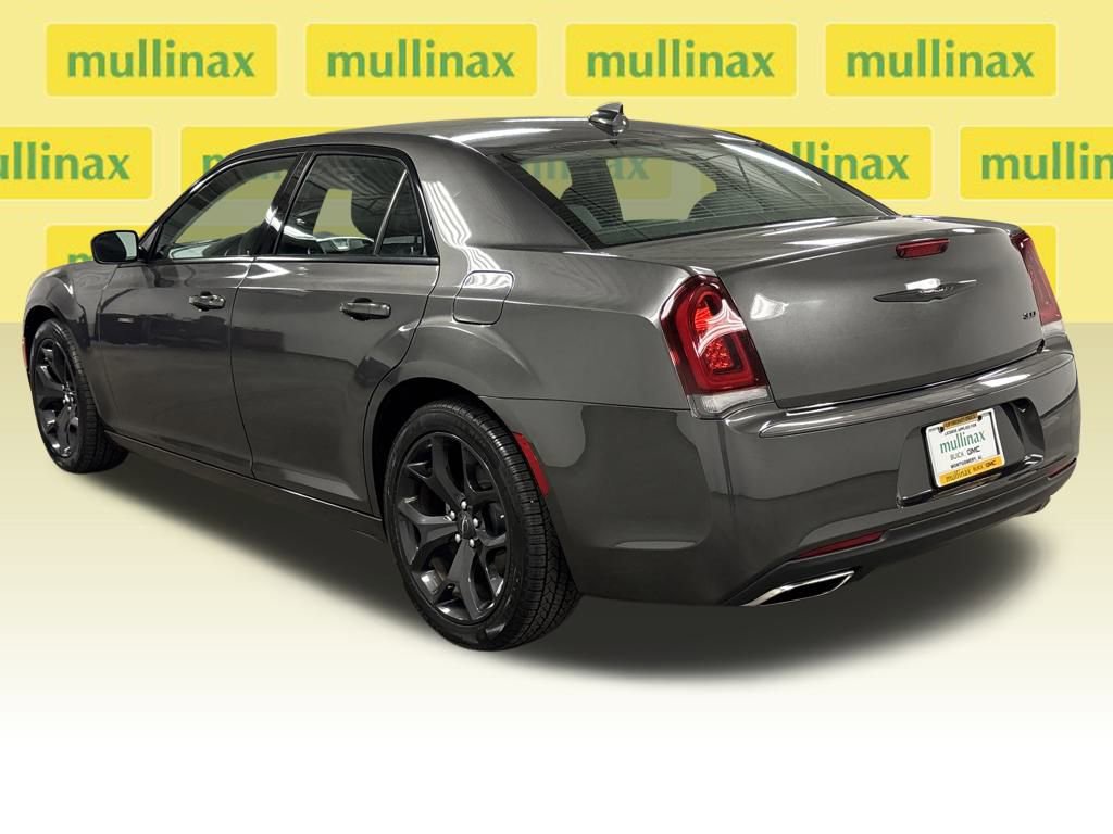 Used 2022 Chrysler 300 Touring w/ Sport Appearance Package image 15