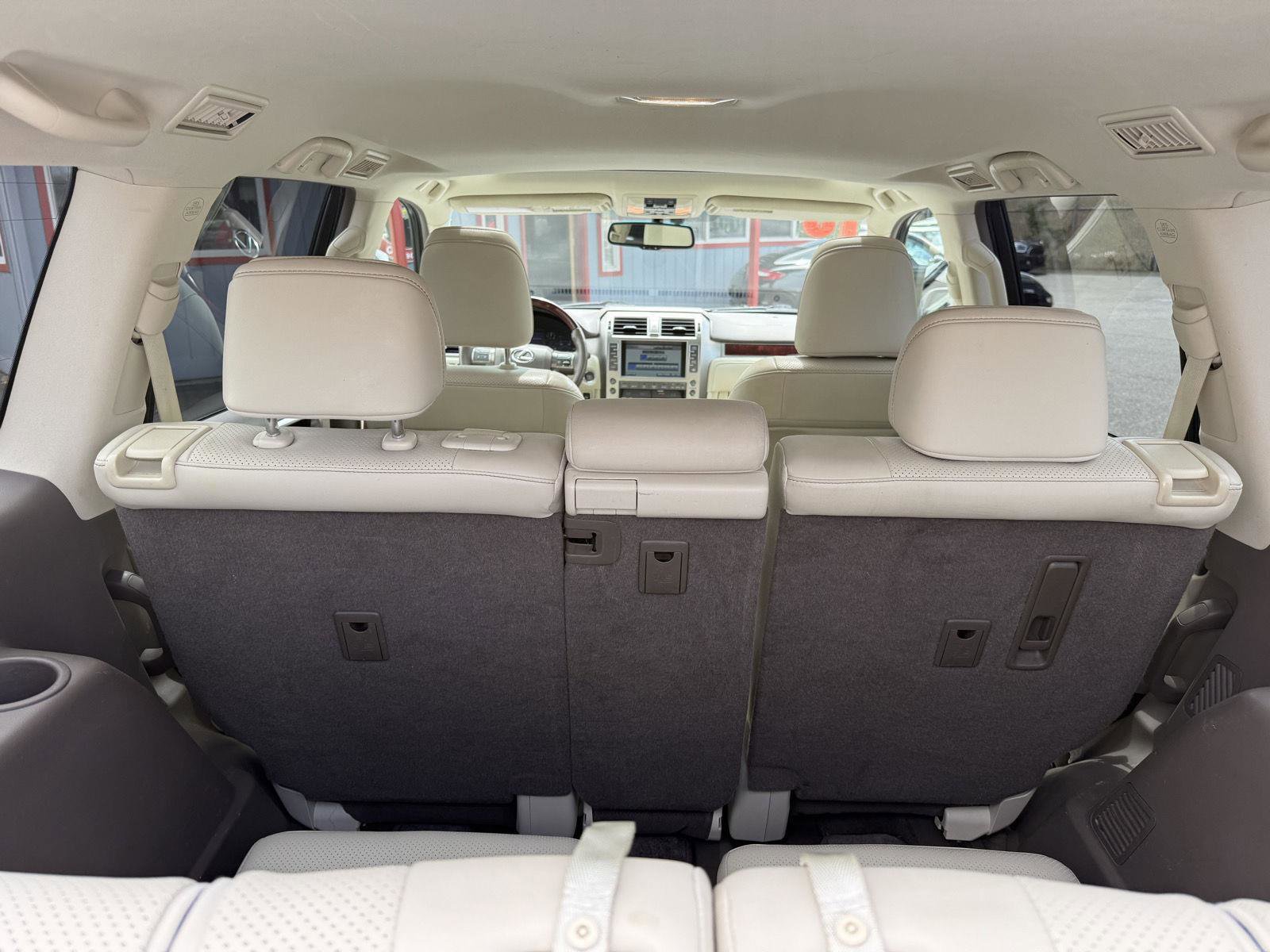 Used 2011 Lexus GX 460 w/ Comfort Plus Pkg image 18