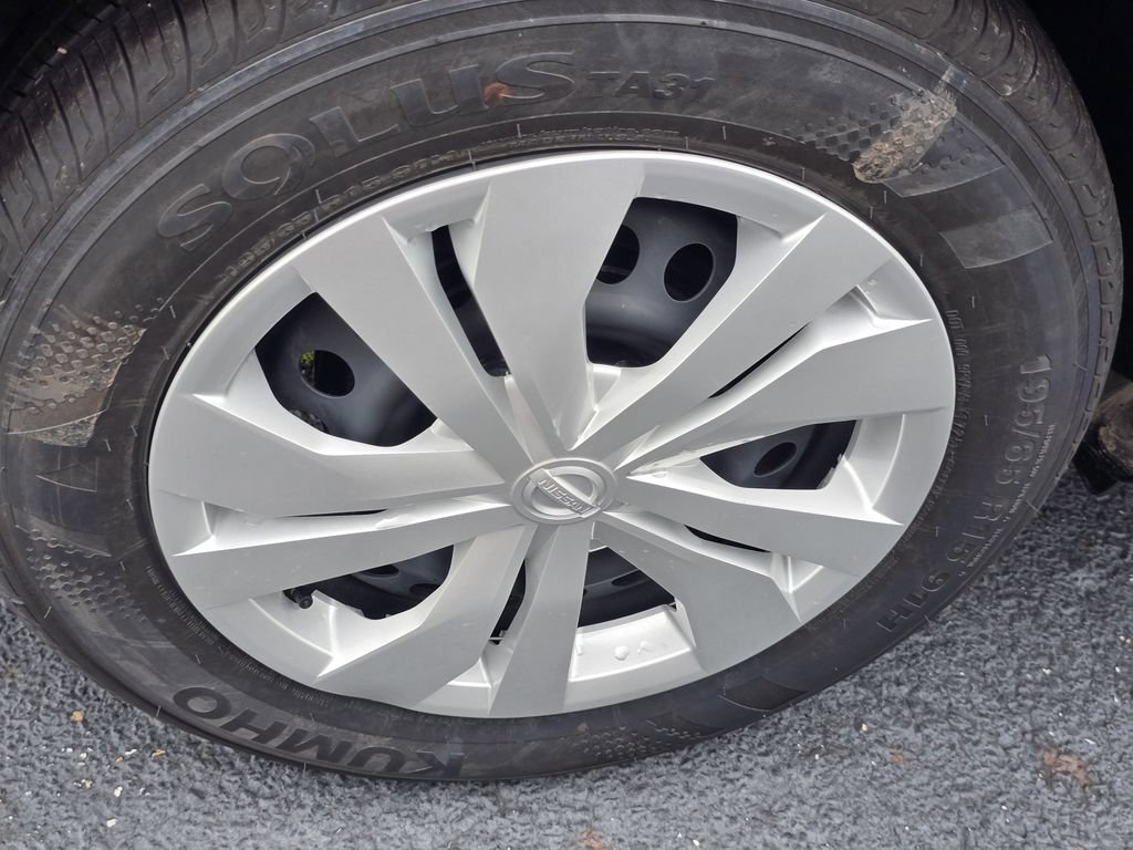 Used 2025 Nissan Versa S w/ Trunk Package FWD image 9
