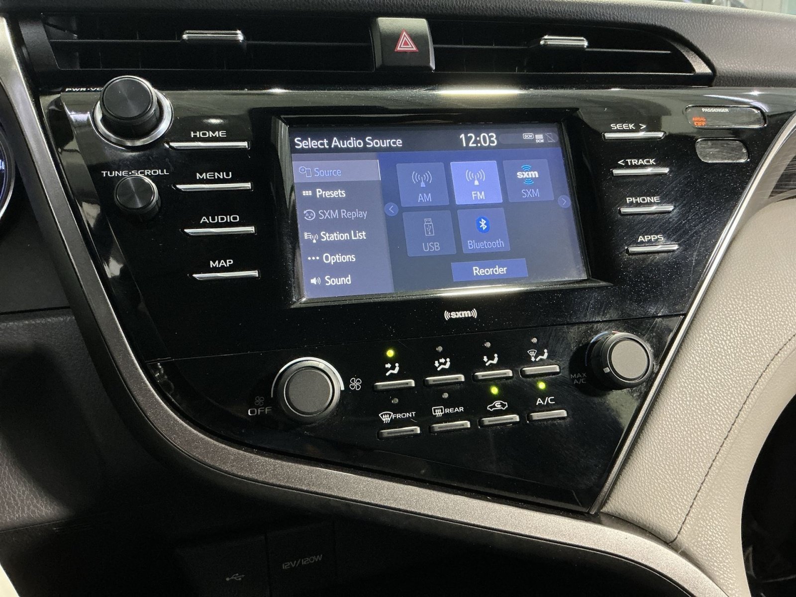 Used 2020 Toyota Camry LE FWD image 19