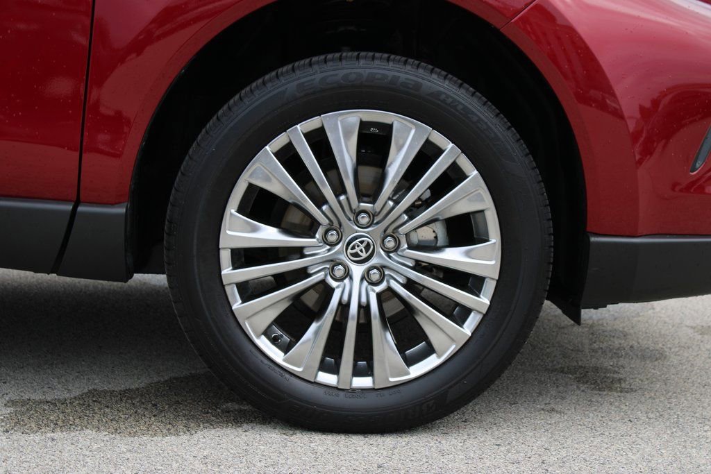 Used 2024 Toyota Venza XLE AWD/4WD image 31