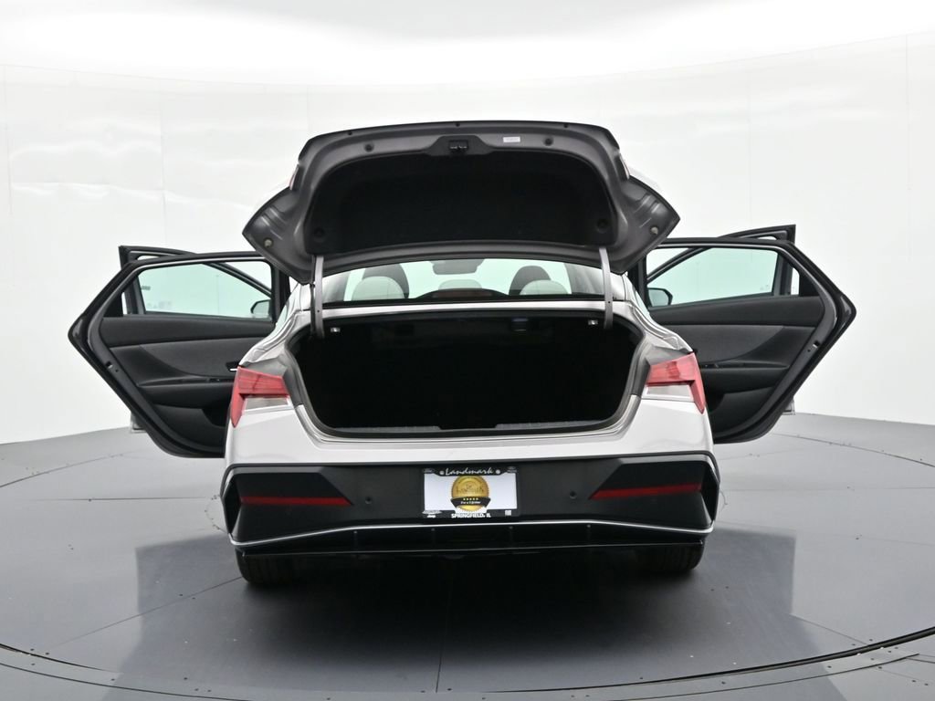 Used 2024 Hyundai Elantra Limited image 34