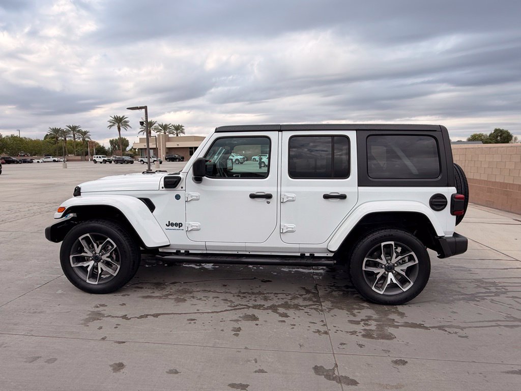 Used 2024 Jeep Wrangler Unlimited w/ Convenience Group AWD/4WD image 11