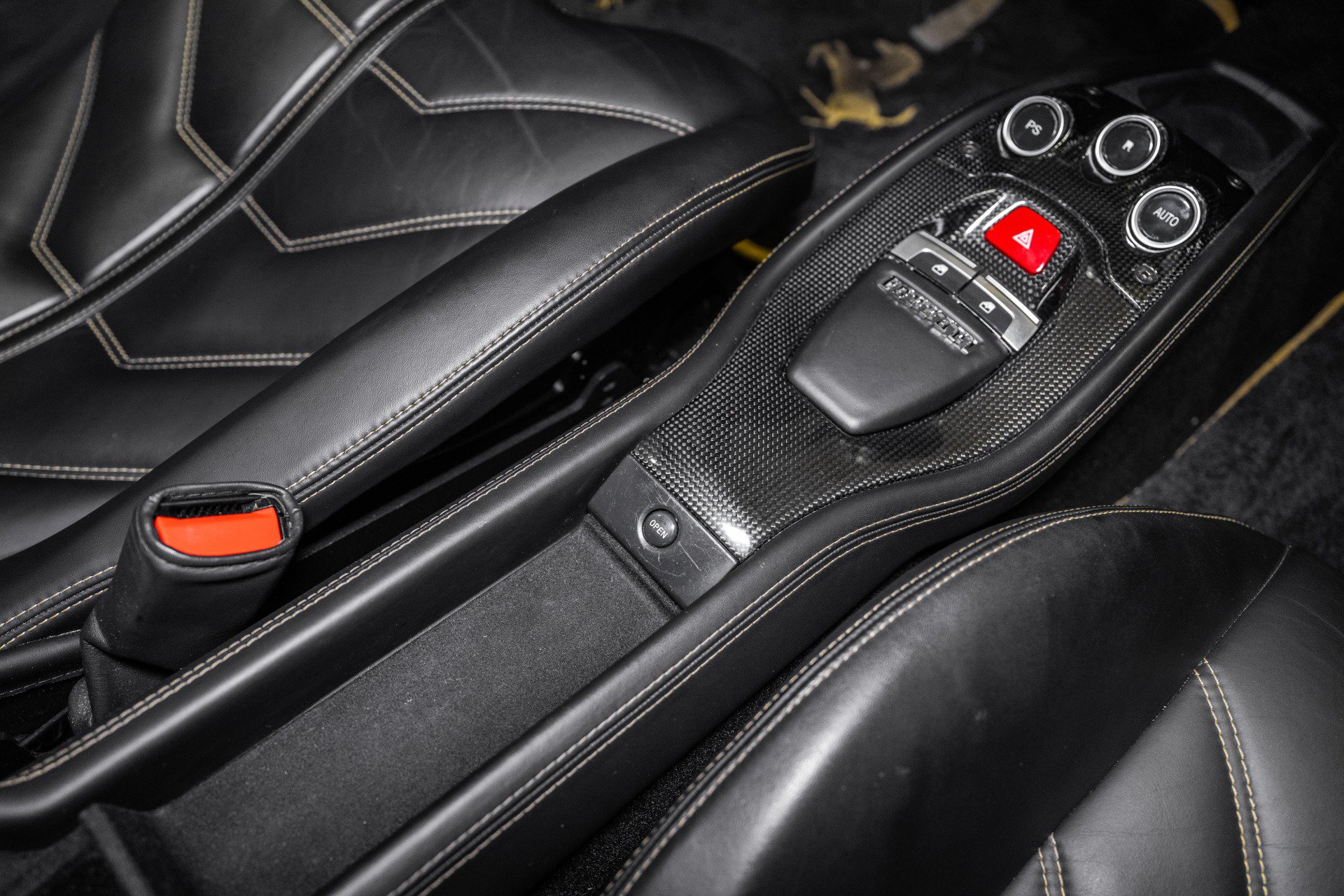 Used 2011 Ferrari 458 Italia Coupe RWD image 39