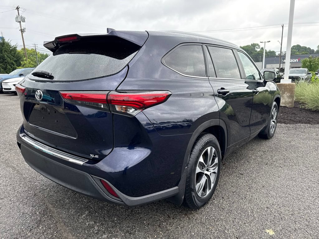 Used 2023 Toyota Highlander XLE FWD image 5