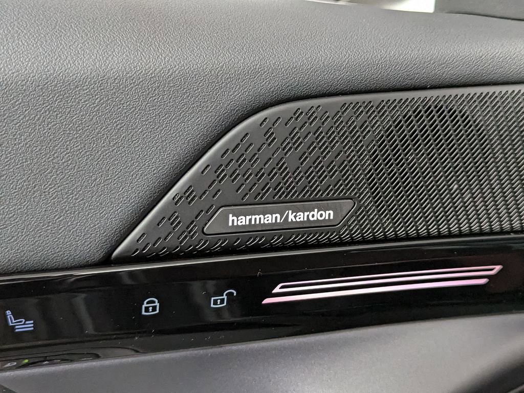 Used 2025 BMW 530i xDrive w/ Premium Package image 14