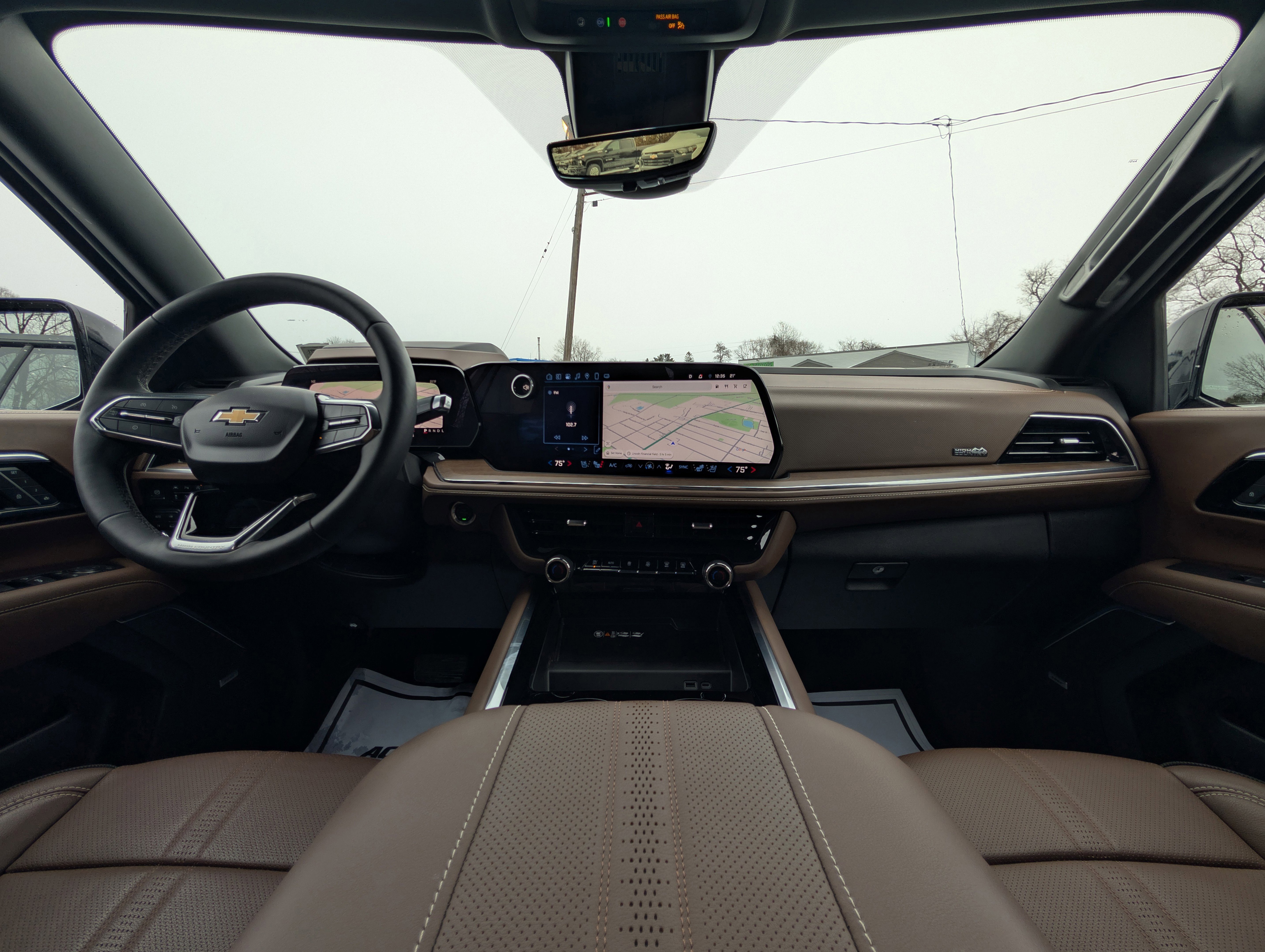 Used 2025 Chevrolet Tahoe High Country image 2