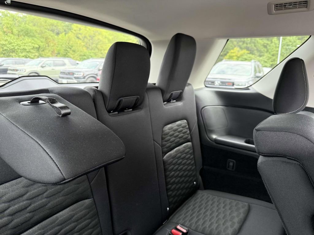 Used 2025 Nissan Pathfinder SV image 17