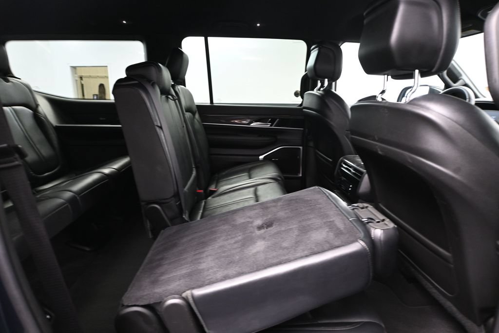 Used 2022 Jeep Wagoneer Series III AWD/4WD image 46