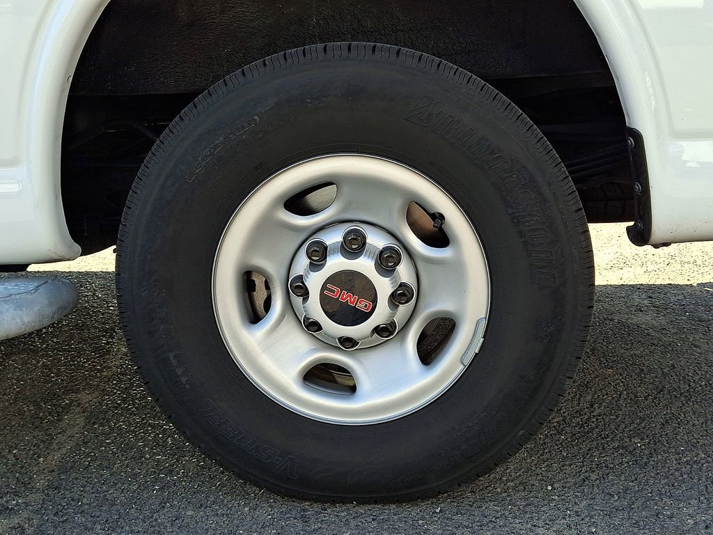 Used 2024 GMC Savana 2500 w/ Driver Convenience Package image 32