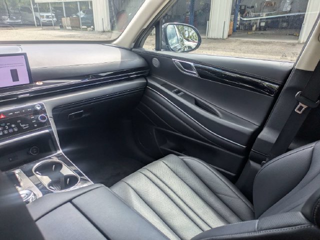 Used 2025 Genesis GV80 2.5T Standard AWD/4WD image 17