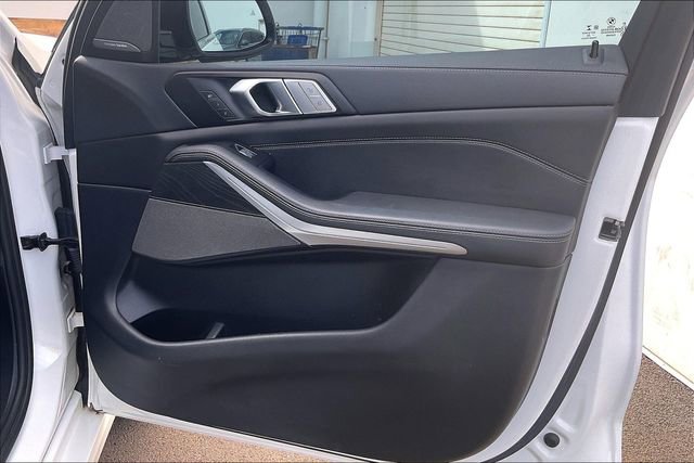 Used 2022 BMW X7 xDrive40i w/ Premium Package image 22