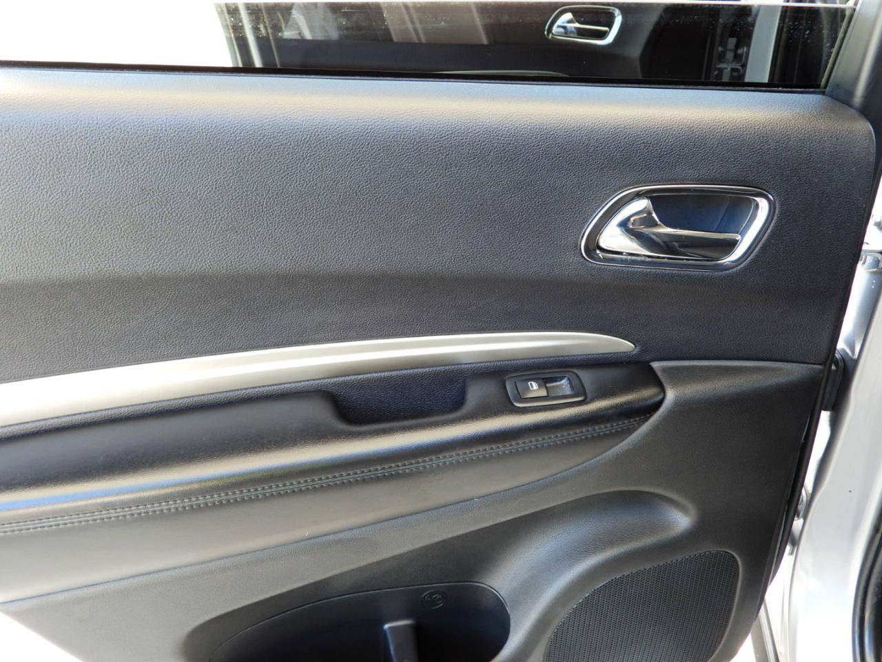 Used 2018 Dodge Durango SXT w/ 3rd Row Seating Group RWD image 45