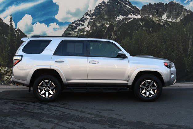 Used 2022 Jeep Grand Cherokee Laredo X AWD/4WD image 2