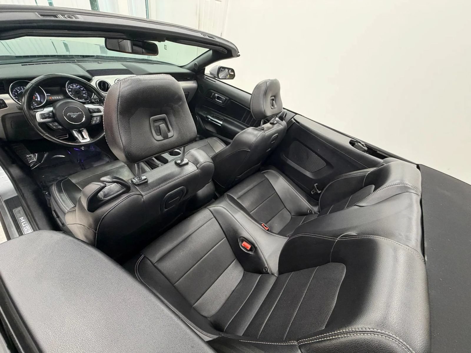 Used 2020 Ford Mustang Premium RWD image 15