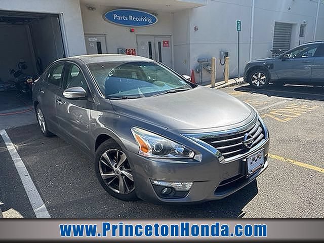 Used 2015 Nissan Altima 2.5 SL w/ Technology Package FWD image 1