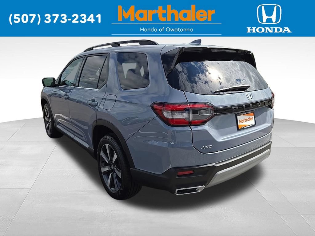 Used 2025 Honda Pilot Touring image 3