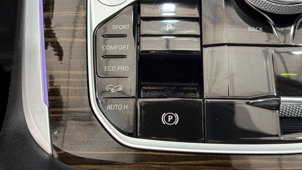 Used 2023 BMW X7 xDrive40i image 45